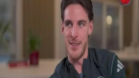 巴萨3-0大胜，独占西甲头名，甩开皇马马竞领跑积分榜